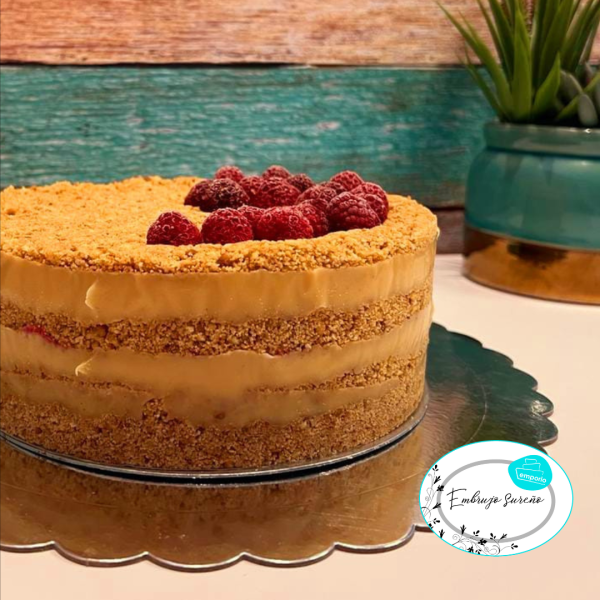 Torta Caluga/ Nuez/ Frambuesa