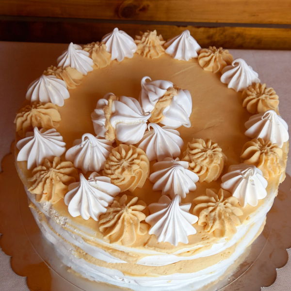 Torta Merengue Lúcuma